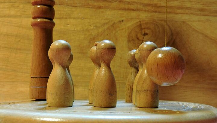TeamBuilding - kommunikative Spieleecke - gemeinsam Spiele aus Holz herstellen