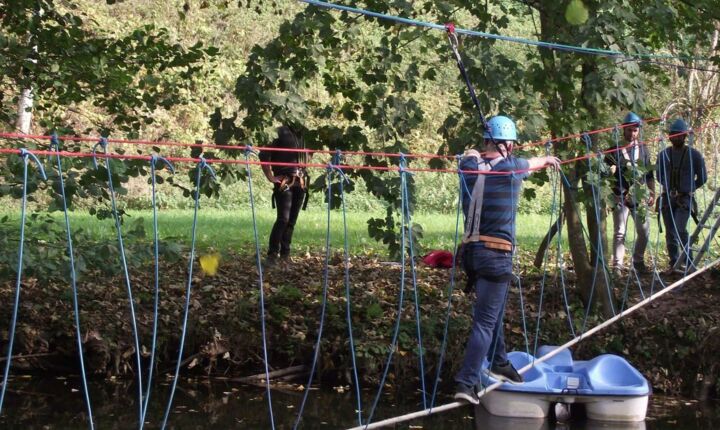 TeamBuilding - Burmabrücke - Erfolgreiche Überquerung der selbstgebauten Seilbrücke