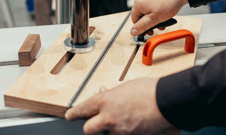 TeamEvent - kreativ beim Holz- und Wein Event - handwerkliches Schneidebrett anfertigen