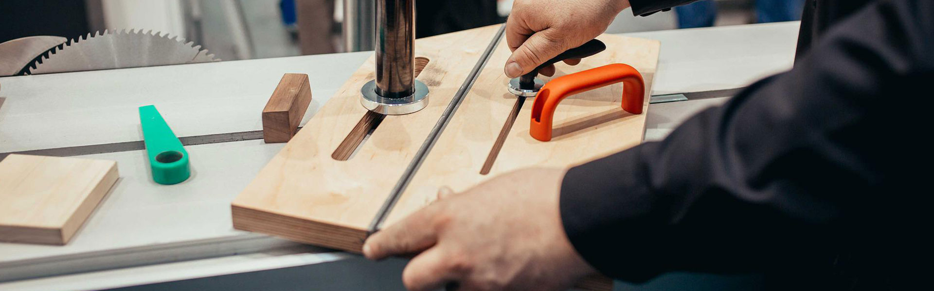 TeamEvent -  kreativ beim Holz- und Wein Event - handwerkliches Schneidebrett anfertigen
